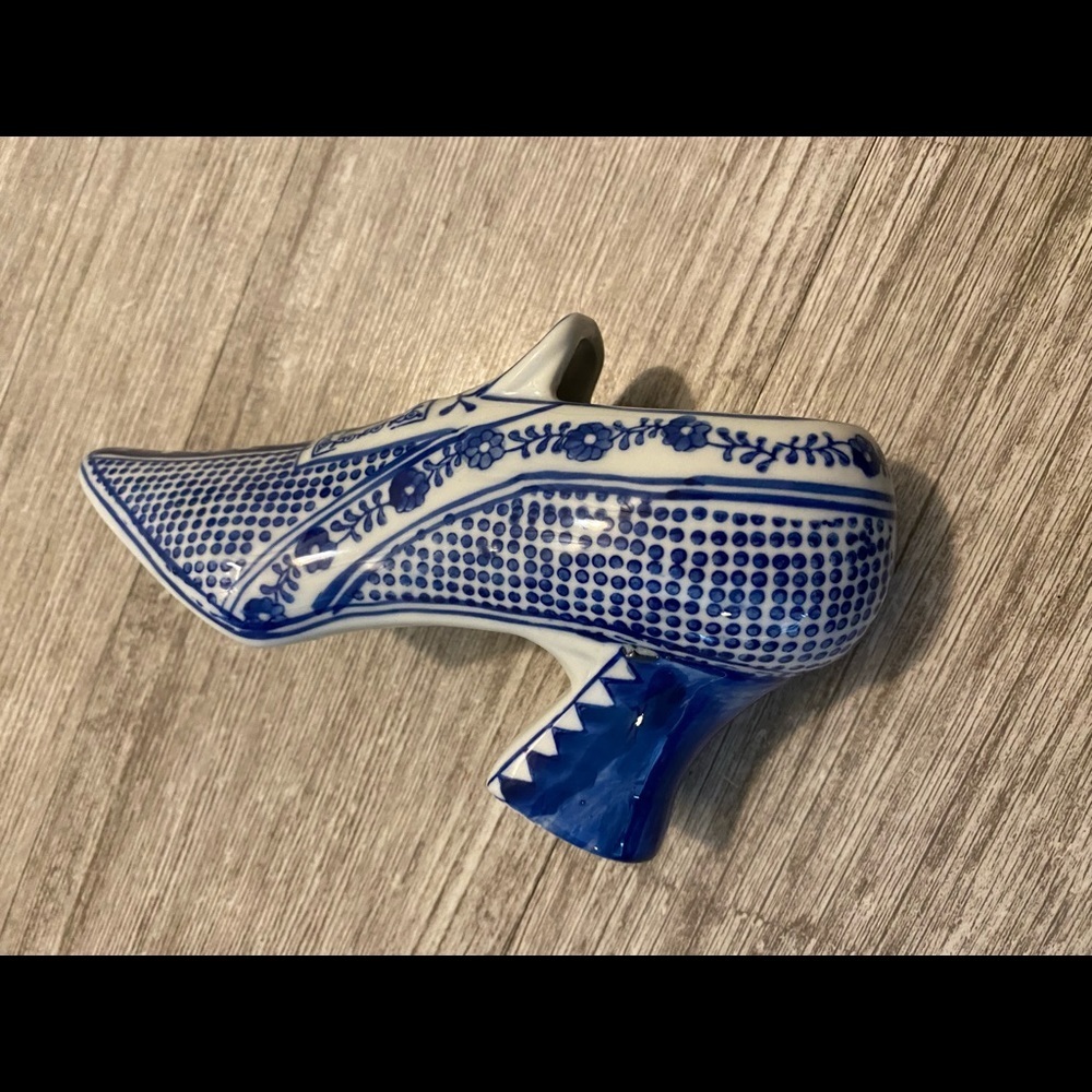Blue and white decorative shoe the Canton collection is 7 3/4" long x 4 high - Picture 2 of 13